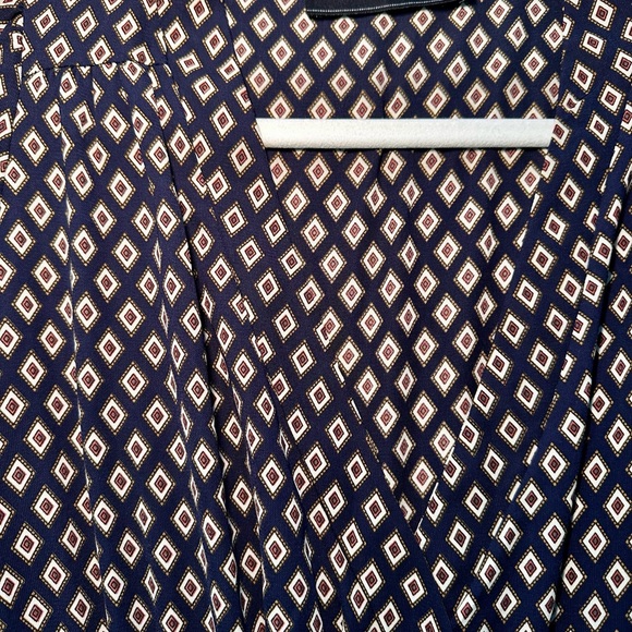 Classy wrap dress with pinched waist available in 2 different colors - Picture 6 of 7